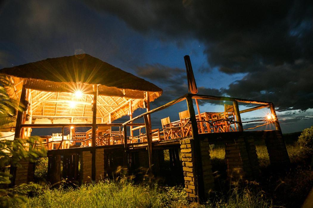 מלון קאססה Kazinga Wilderness Safari Camp מראה חיצוני תמונה