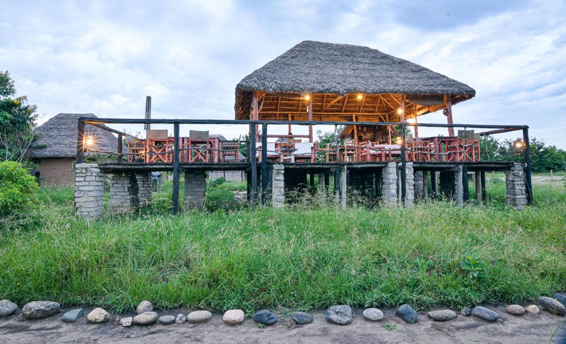 מלון קאססה Kazinga Wilderness Safari Camp מראה חיצוני תמונה