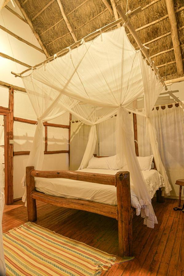 מלון קאססה Kazinga Wilderness Safari Camp מראה חיצוני תמונה