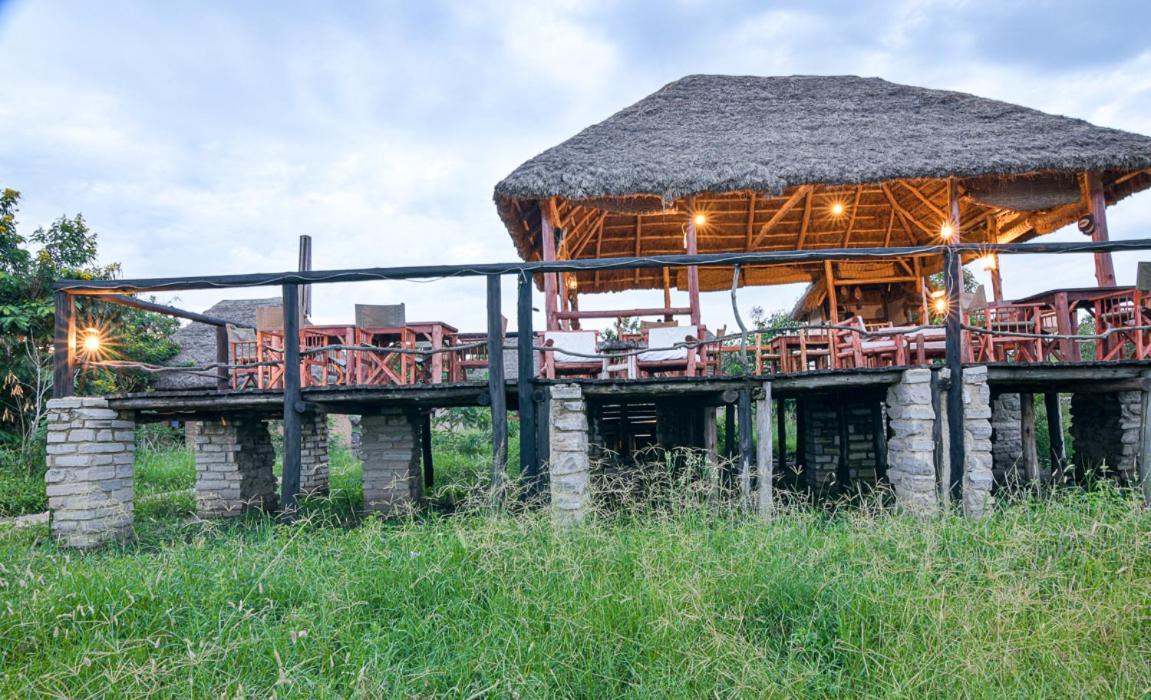 מלון קאססה Kazinga Wilderness Safari Camp מראה חיצוני תמונה